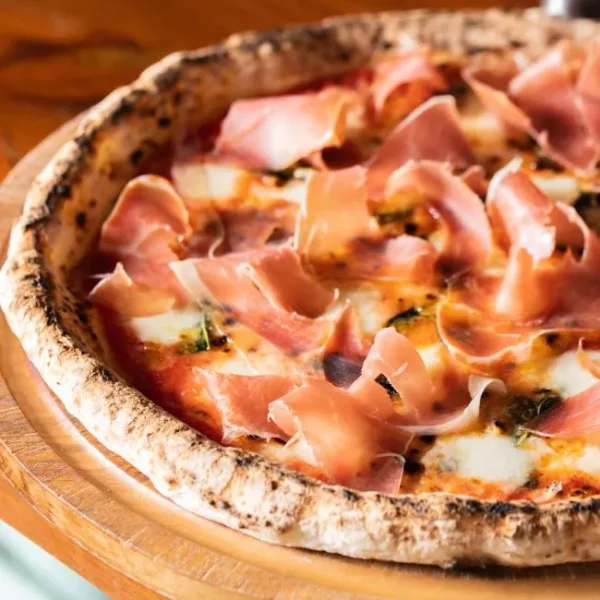 Pizza napoletana con Prosciutto